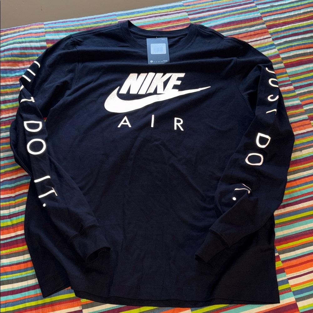 Nike black reflective Long Sleeve Shirt size, small new tags, logo